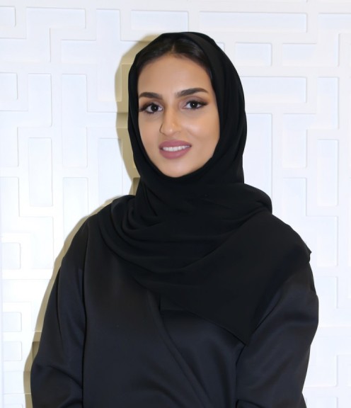 Emirati Looking Women